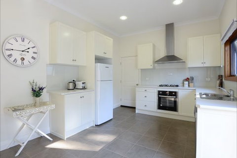 A Seascape Retreat - Holiday Find 8